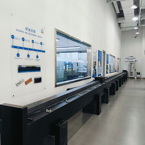 Indoor Comparator for the Calibration of long length